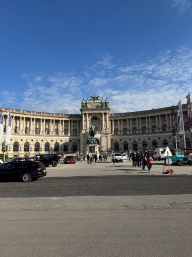Hofburg, Heldenplatz